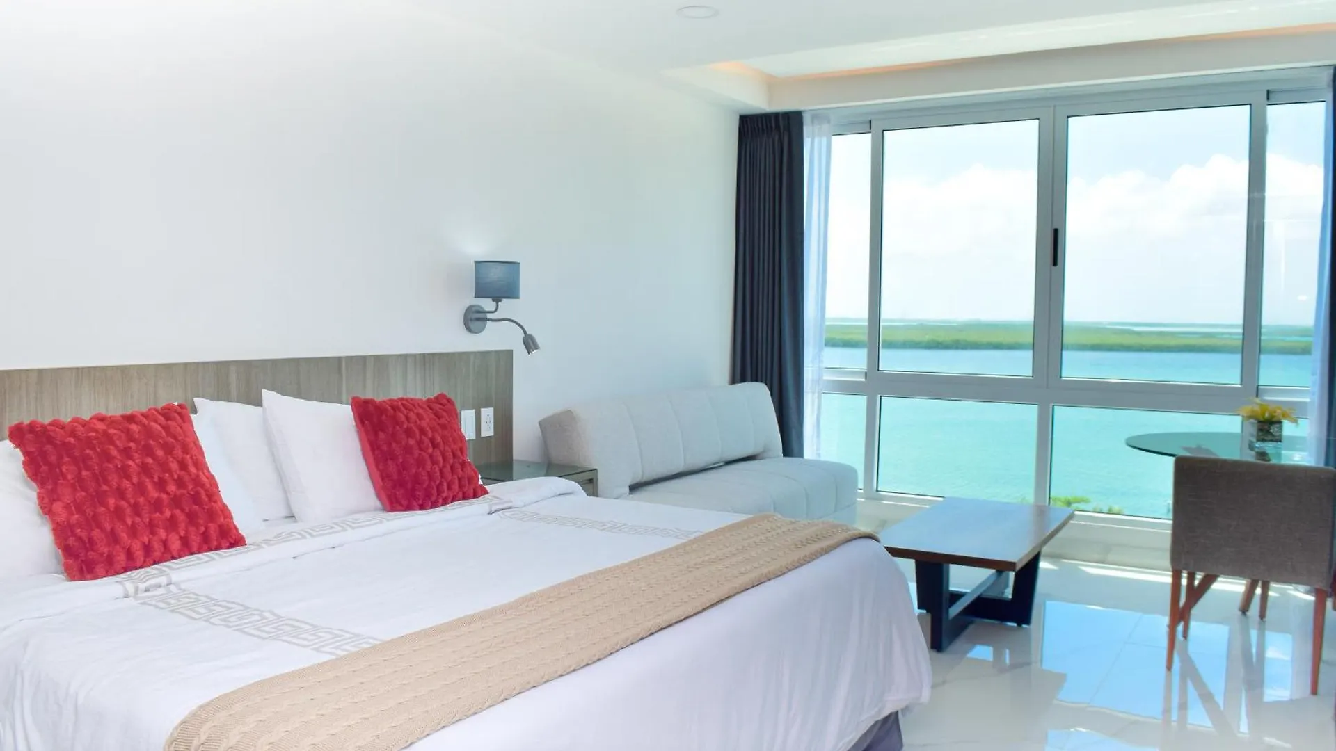 Apartment Brand New Studio At The Beach, Sunset View Cancun