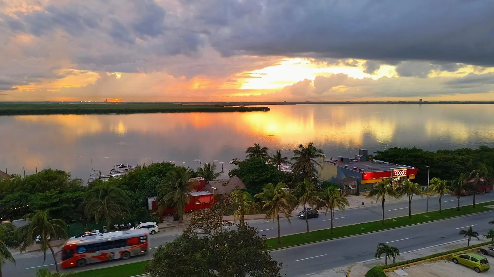 Apartment Brand New Studio At The Beach, Sunset View Cancun
